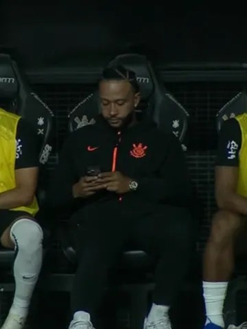 开云线上入口-巴西媒体：德佩因在替补席玩手机，已经被巴西体育法院起诉